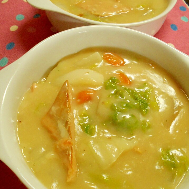 ご飯も進む♫ 和風鮭のクリームシチュー